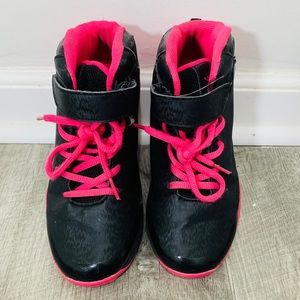 🦋Pink and black girl or boy basketball shoes
